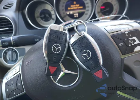 2013 Mercedes-Benz C 300 Luxury 4Matic z USA, uszkodzony, nr VIN WDDGF8AB4DR258735